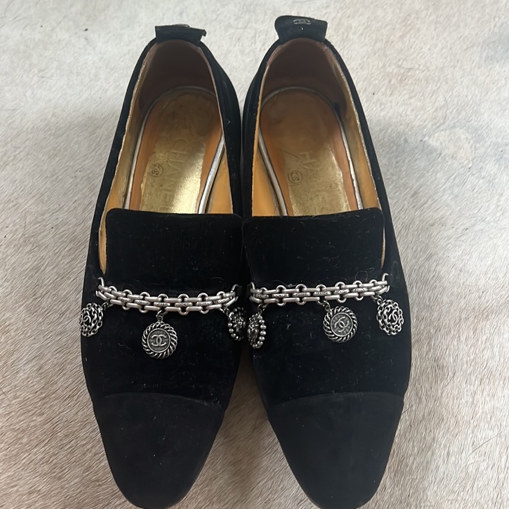 Black velvet Chanel loafers with charm details. Size 40.